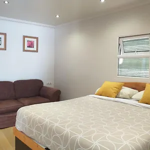 https://nemo-en-suite-malaga-centre.hotelsinnerja.org